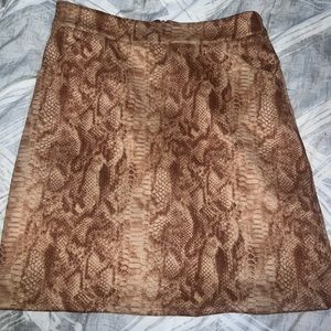 Snake print skirt like new condition! Australia size 10 fits like a US 6/ Medium